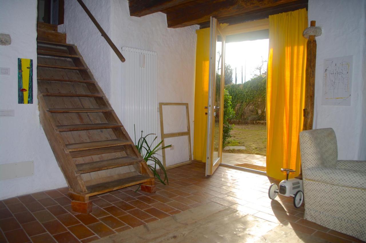 La Casa Altrui- Camere E Zona Relax Con Giardino Coredo Exteriör bild