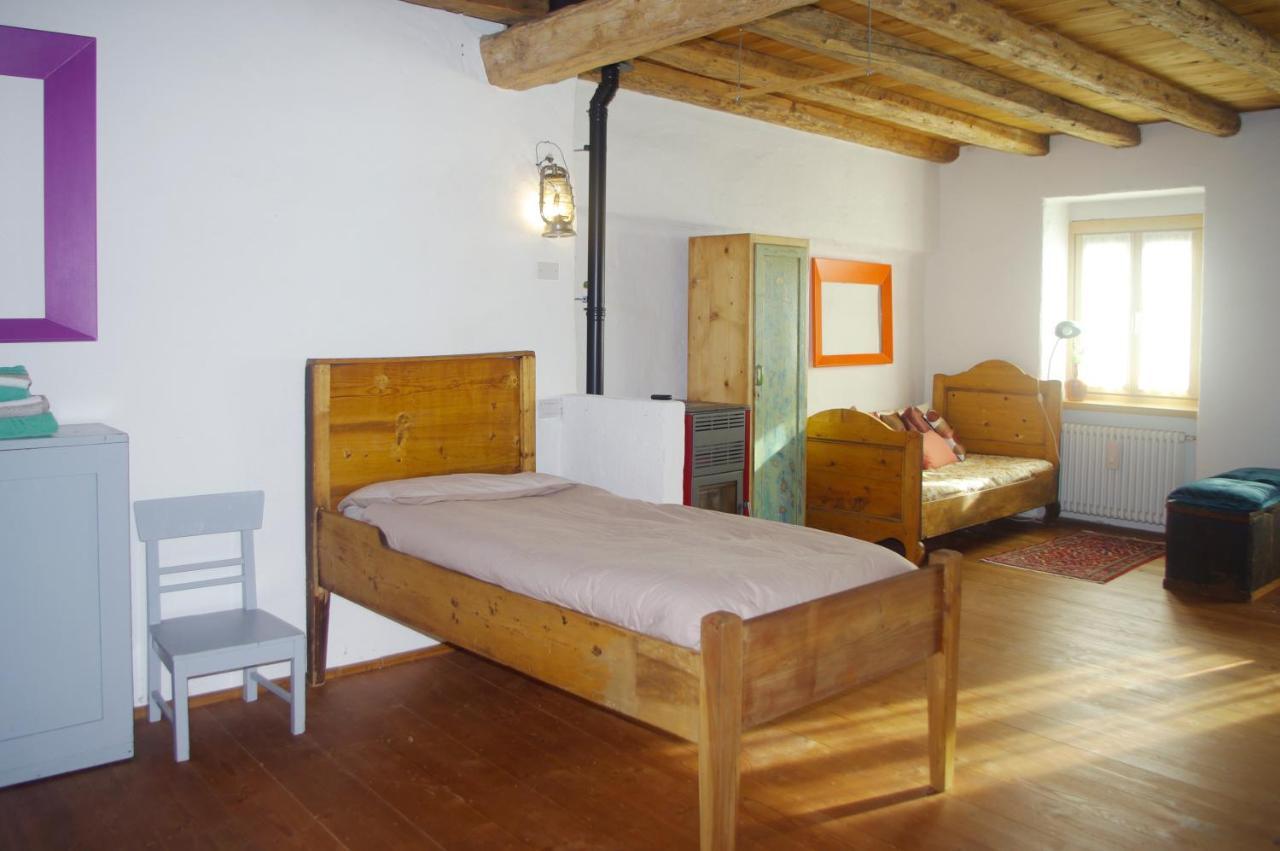 La Casa Altrui- Camere E Zona Relax Con Giardino Coredo Exteriör bild